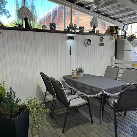 شقة Christels 2 In Mit Ueberdachter Terrasse, Kueche Mit Tv & Geschirrspueler
